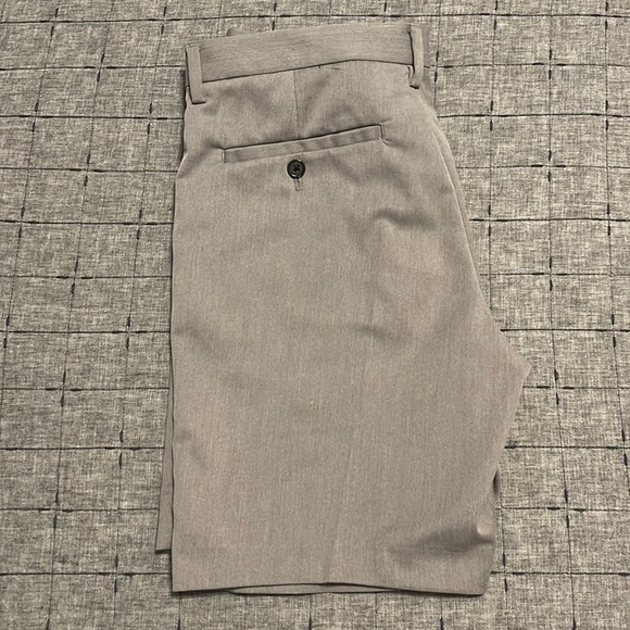 H&M Slim Fit Mens Dress Shorts - Grey size 30 waist - Picture 3 of 4